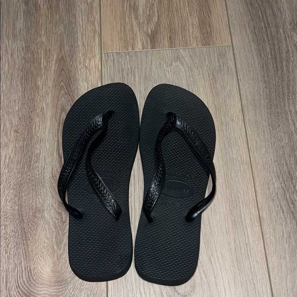 Havaianas Classic Black Flip Flops